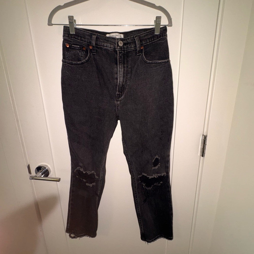 Abercrombie & Fitch Black Ultra High Rise Distressed Ankle Straight Jeans 26/2s